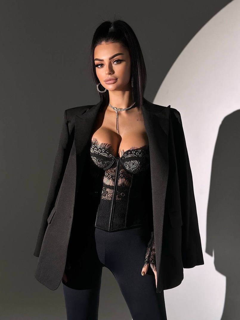 Комплект: мереживний корсет з чашечками + легінси зі штрипками + піджак Комплект: мереживний корсет з чашечками + легінси зі штрипками + піджак | PUSHKA SHOP