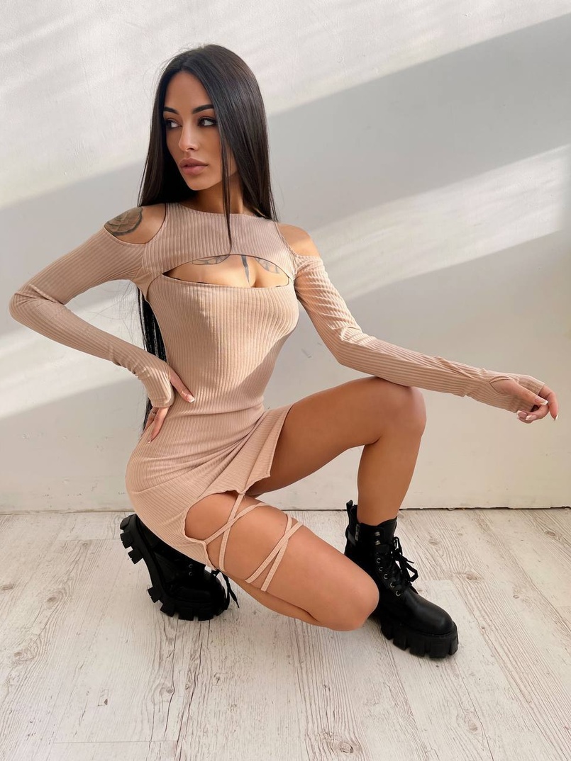 Трикотажне плаття по фігурі зі шнурівкою на ніжці Трикотажне плаття по фігурі зі шнурівкою на ніжці | PUSHKA SHOP