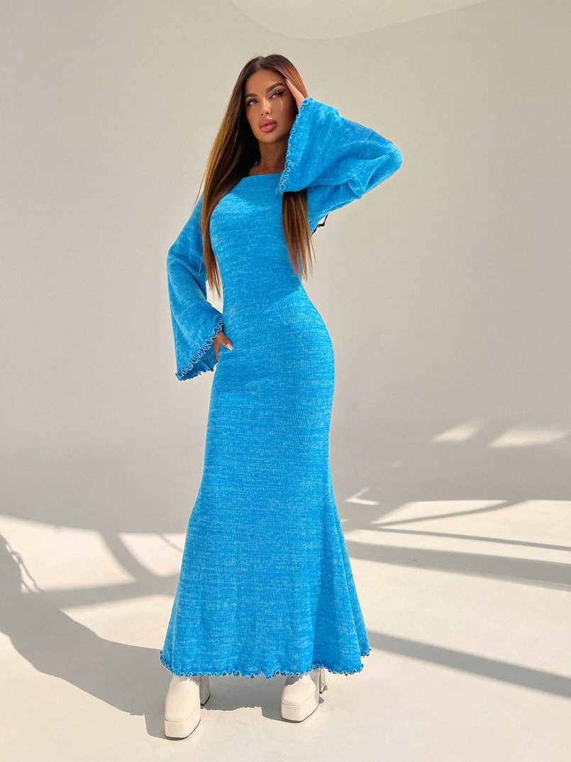 Трикотажна сукня максі з розкльошеними рукавами та відкритою спиною Трикотажна сукня максі з розкльошеними рукавами та відкритою спиною | PUSHKA SHOP