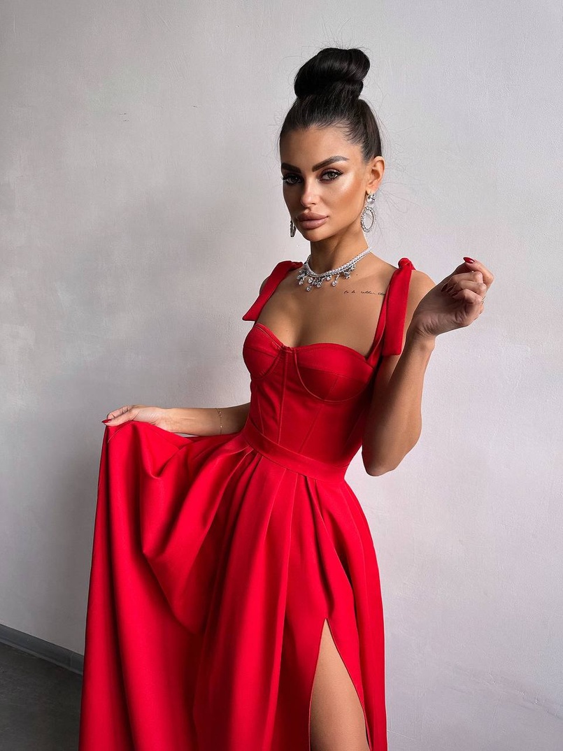 Сукня максі із чашечками та корсетним верхом Сукня максі із чашечками та корсетним верхом | PUSHKA SHOP