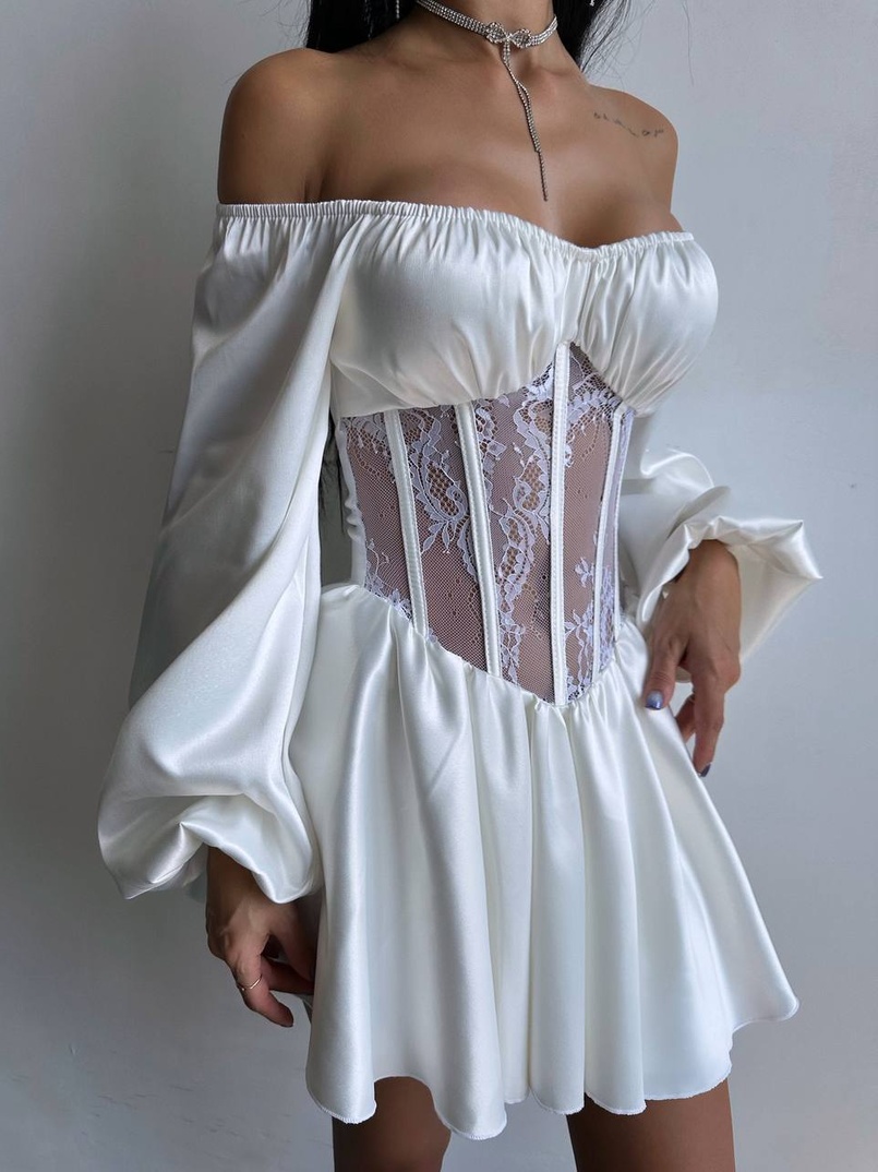 Атласна сукня з обʼємними рукавами та мереживом Атласна сукня з обʼємними рукавами та мереживом | PUSHKA SHOP