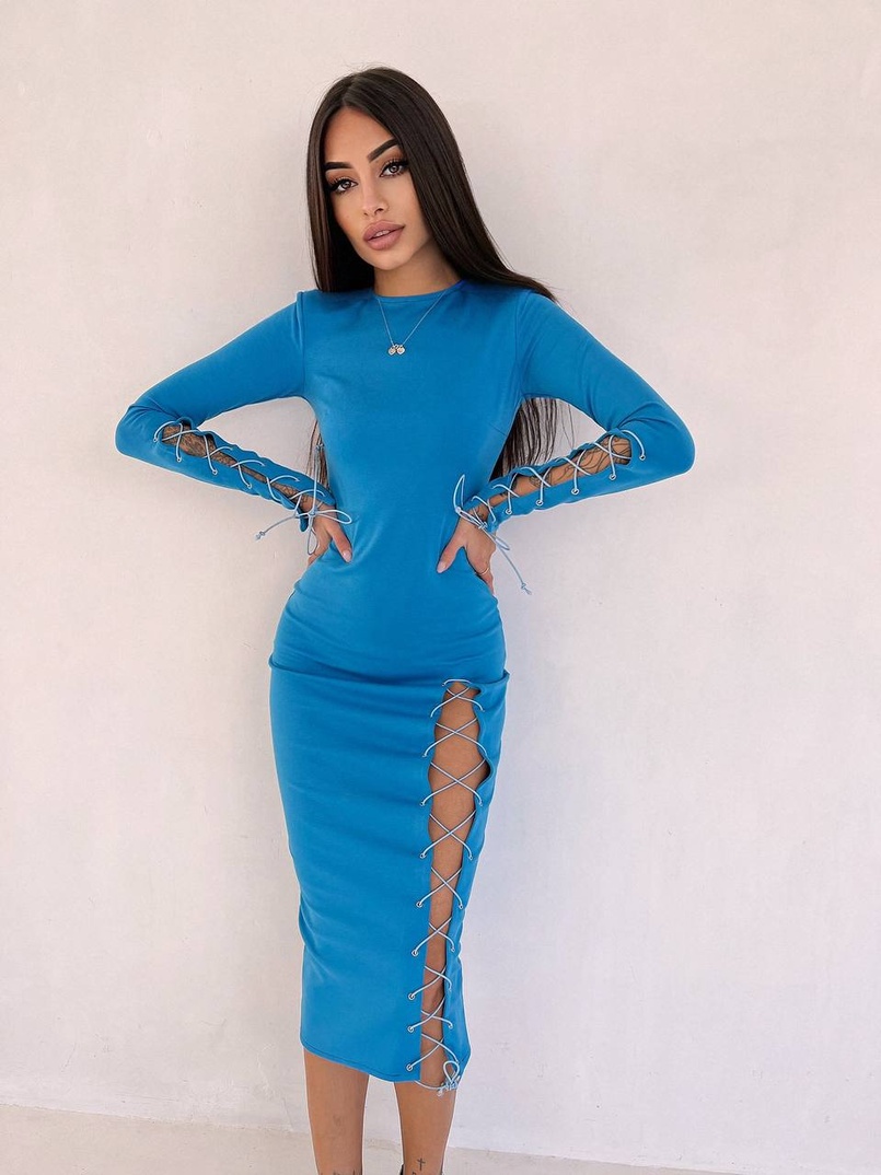 Сукня міді зі шнурівкою на ніжці та на рукавах Сукня міді зі шнурівкою на ніжці та на рукавах | PUSHKA SHOP