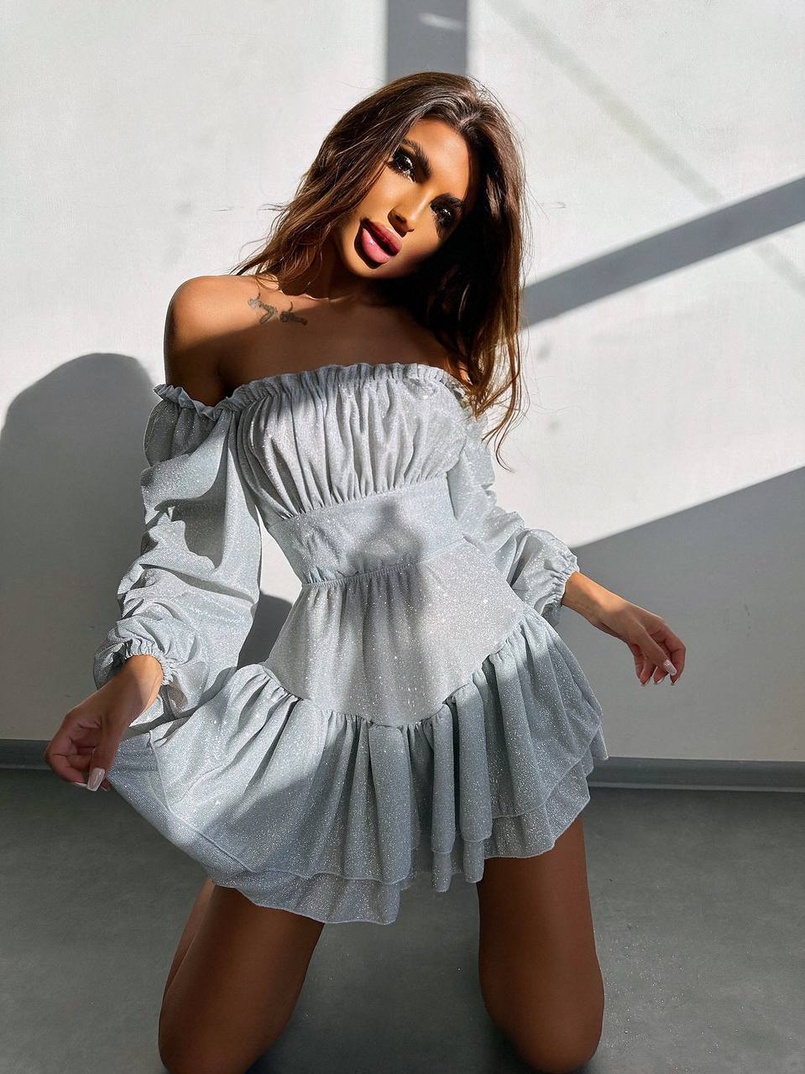 Блискуча сукня з воланами та шнурівкою на спинці Блискуча сукня з воланами та шнурівкою на спинці | PUSHKA SHOP