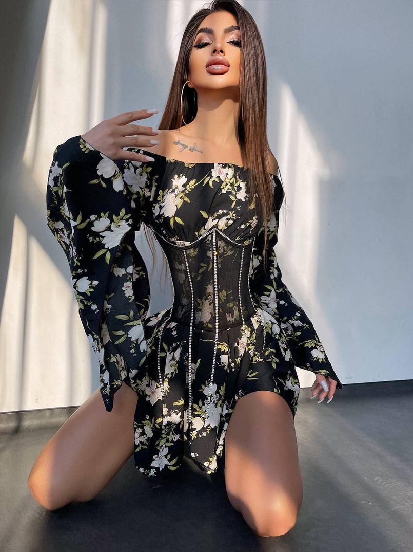 Сукня асиметричного крою з розкльошеними рукавами + корсет декорований стразами Ручна робота Сукня асиметричного крою з розкльошеними рукавами + корсет декорований стразами Ручна робота | PUSHKA SHOP