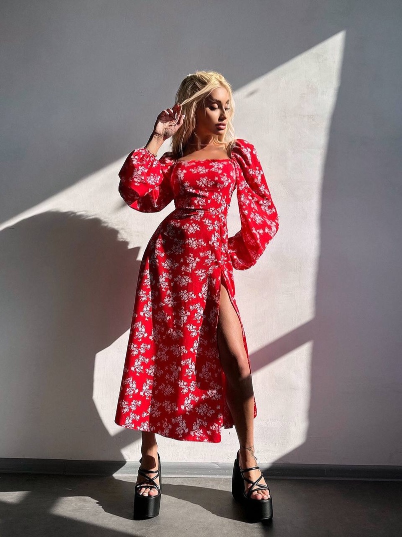 Улюблена сукня-міді зі шнурівкою на спинці та розрізом на ніжці Улюблена сукня-міді зі шнурівкою на спинці та розрізом на ніжці | PUSHKA SHOP