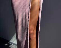 Оксамитова сукня з розрізом, декорована стразами. Оксамитова сукня з розрізом, декорована стразами. | PUSHKA SHOP