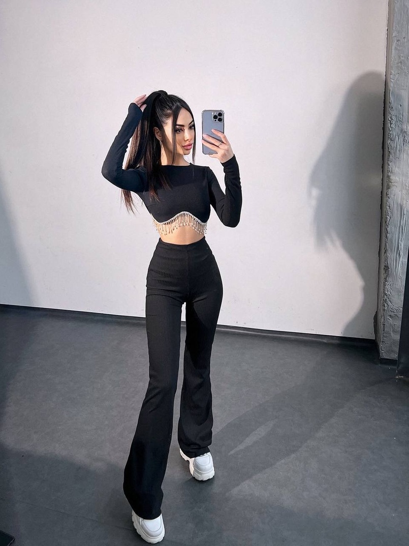 Комплект : штани кльош і топ , декорований бахромою зі страз Ручна робота Комплект : штани кльош і топ , декорований бахромою зі страз Ручна робота | PUSHKA SHOP