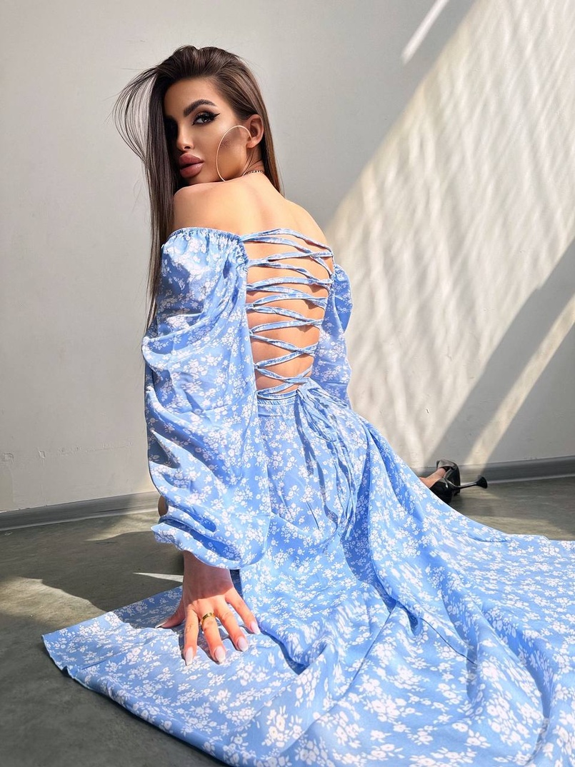 Квіткова сукня-міді зі шнурівкою на спинці та розрізом на ніжці Квіткова сукня-міді зі шнурівкою на спинці та розрізом на ніжці | PUSHKA SHOP