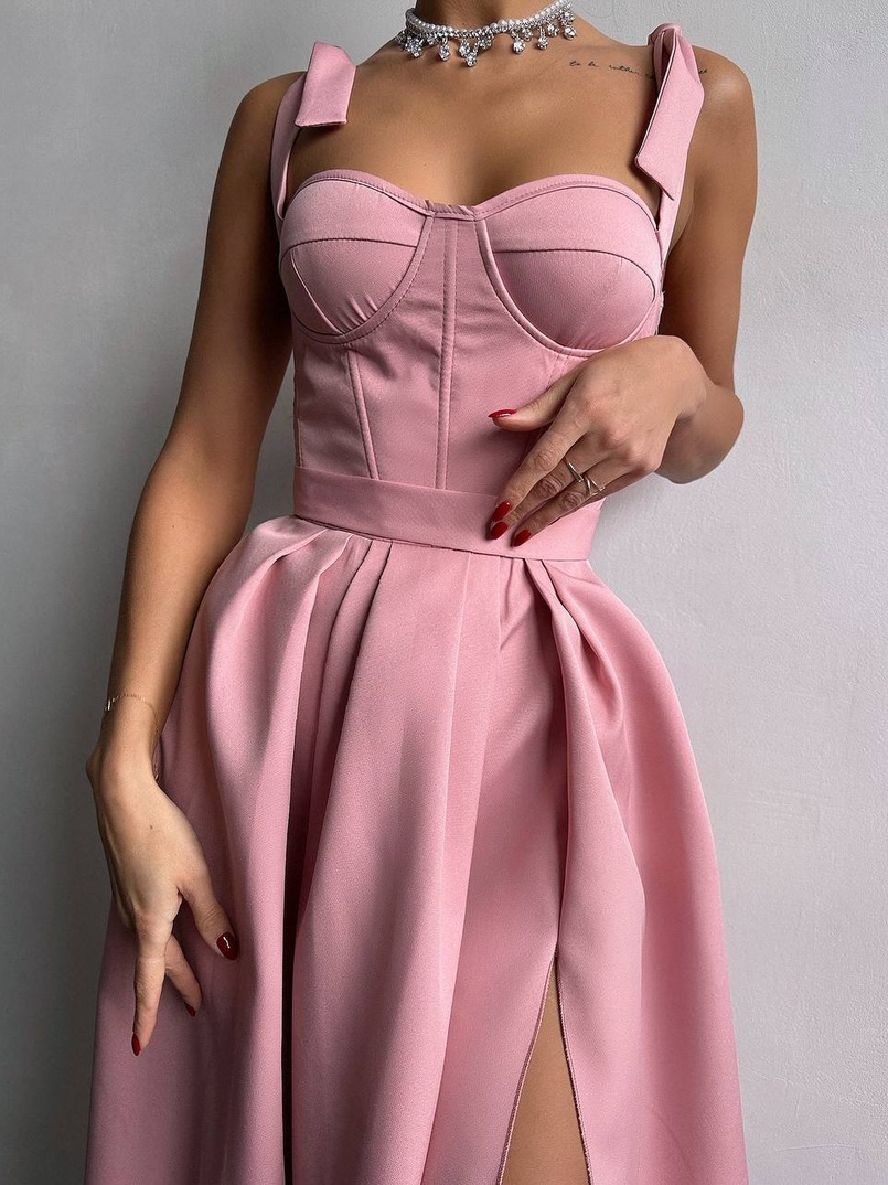 Сукня максі із чашечками та корсетним верхом Сукня максі із чашечками та корсетним верхом | PUSHKA SHOP