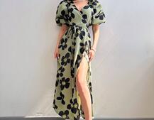 Сукня міді  із запахом та об'ємними рукавами Сукня міді  із запахом та об'ємними рукавами | PUSHKA SHOP