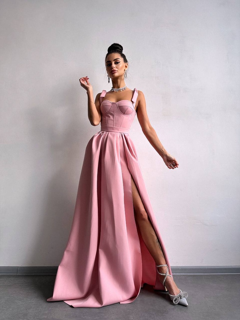 Сукня максі із чашечками та корсетним верхом Сукня максі із чашечками та корсетним верхом | PUSHKA SHOP