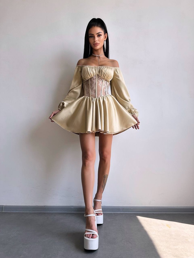 Атласна сукня з обʼємними рукавами та мереживом Атласна сукня з обʼємними рукавами та мереживом | PUSHKA SHOP