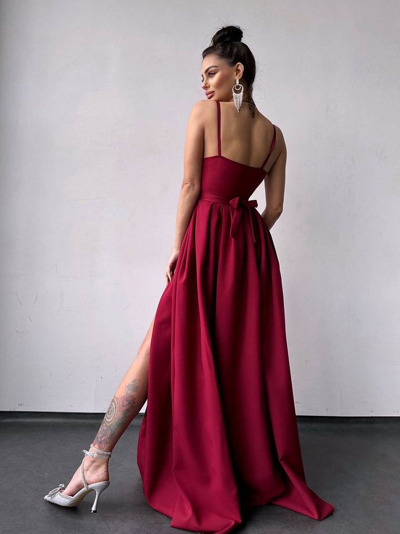 Сукня максі на тонких бретелях з розрізом на спідниці  | PUSHKA SHOP