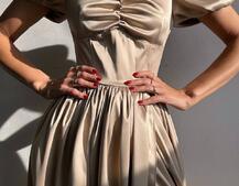 Атласна сукня максі із розрізом на спідниці Атласна сукня максі із розрізом на спідниці | PUSHKA SHOP