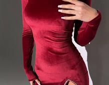 Оксамитова сукня міді з підплічниками, декорована стразами Оксамитова сукня міді з підплічниками, декорована стразами | PUSHKA SHOP