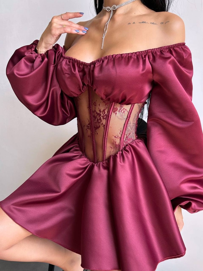 Атласна сукня з обʼємними рукавами та мереживом Атласна сукня з обʼємними рукавами та мереживом | PUSHKA SHOP