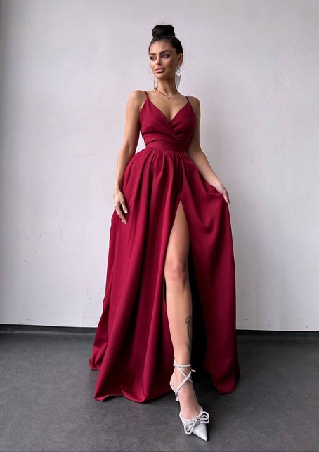 Сукня максі на тонких бретелях з розрізом на спідниці  | PUSHKA SHOP