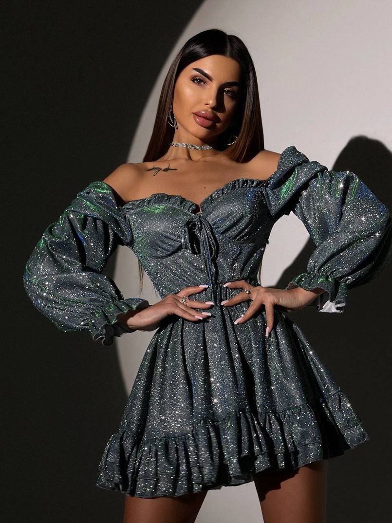 Блискуча сукня з чашечками та пишною спідницею Блискуча сукня з чашечками та пишною спідницею | PUSHKA SHOP