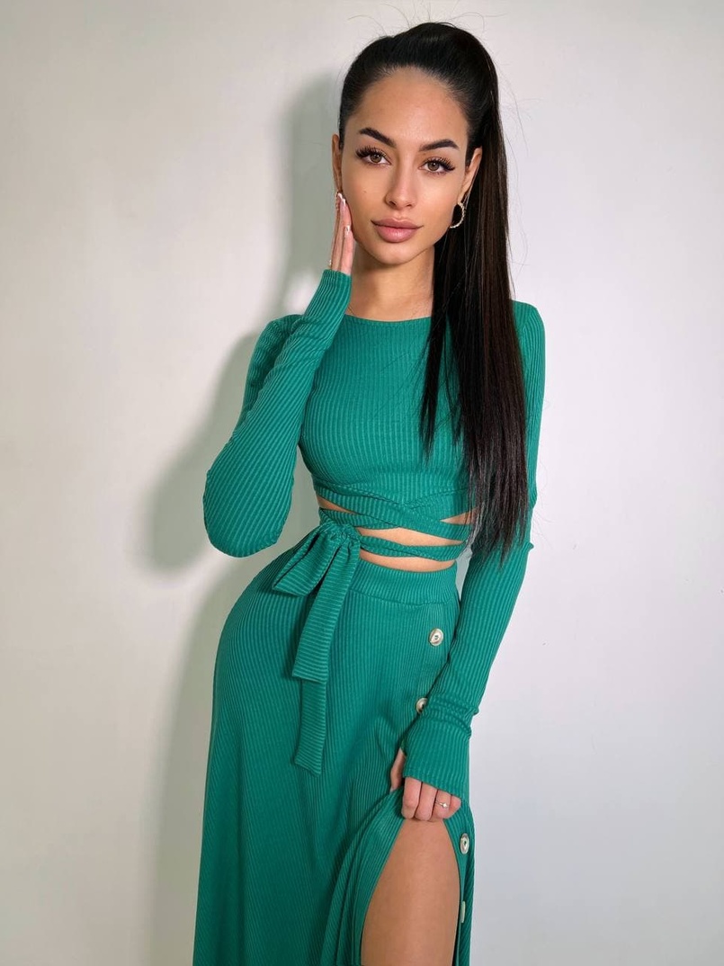 Трикотажный комплект: юбка  миди с разрезом + топ с завязками на талии  Трикотажный комплект: юбка  миди с разрезом + топ с завязками на талии  | PUSHKA SHOP