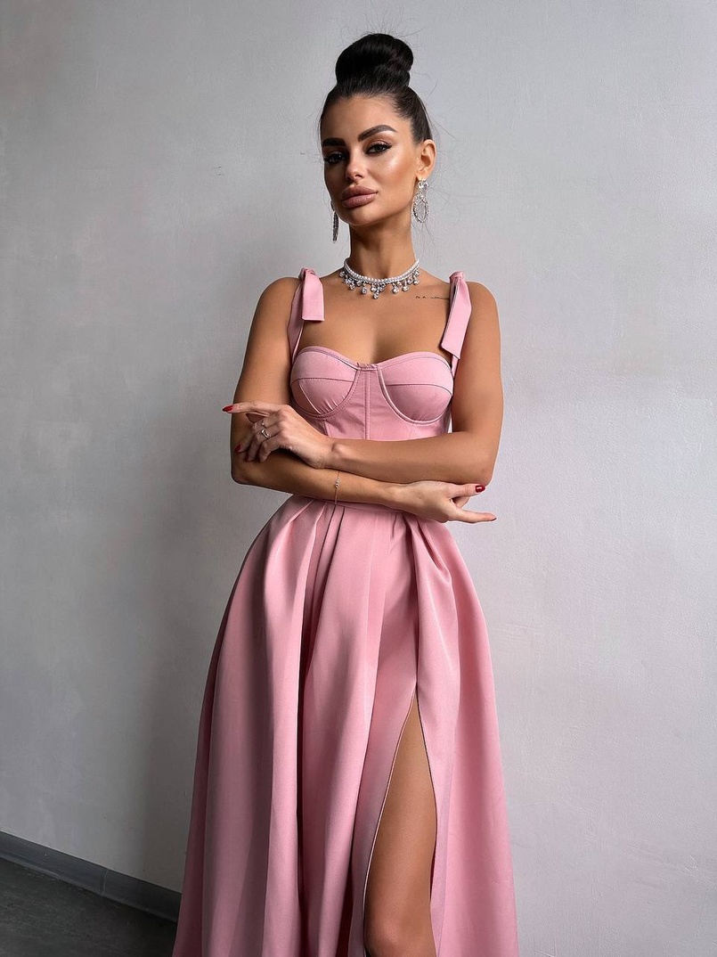 Сукня максі із чашечками та корсетним верхом Сукня максі із чашечками та корсетним верхом | PUSHKA SHOP