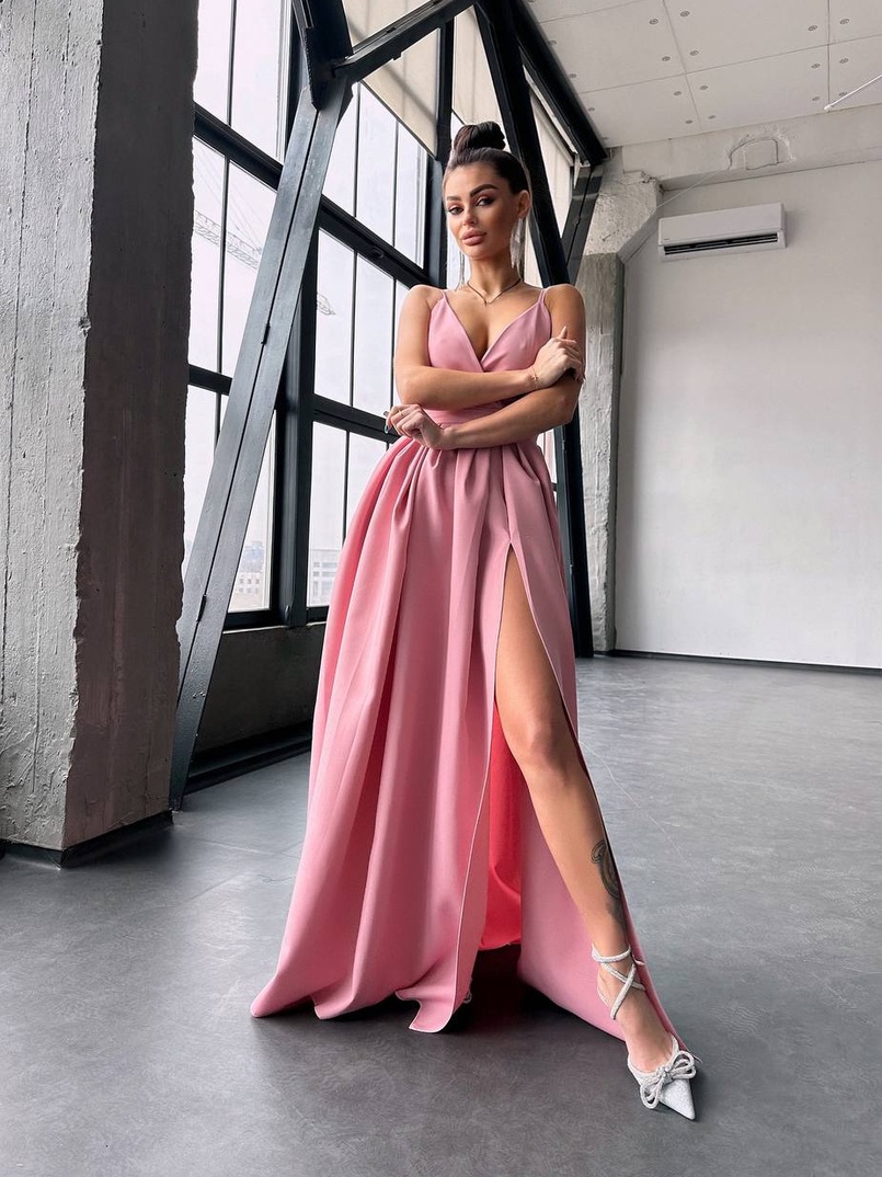 Сукня максі на тонких бретелях з розрізом на спідниці  | PUSHKA SHOP