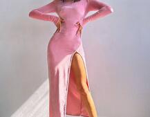 Оксамитова сукня з розрізом, декорована стразами. Оксамитова сукня з розрізом, декорована стразами. | PUSHKA SHOP