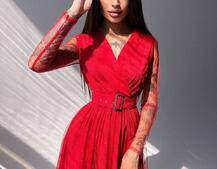 Блискуча сукня-міді із запахом на грудях і розрізом на спідниці з широким поясом  Блискуча сукня-міді із запахом на грудях і розрізом на спідниці з широким поясом  | PUSHKA SHOP