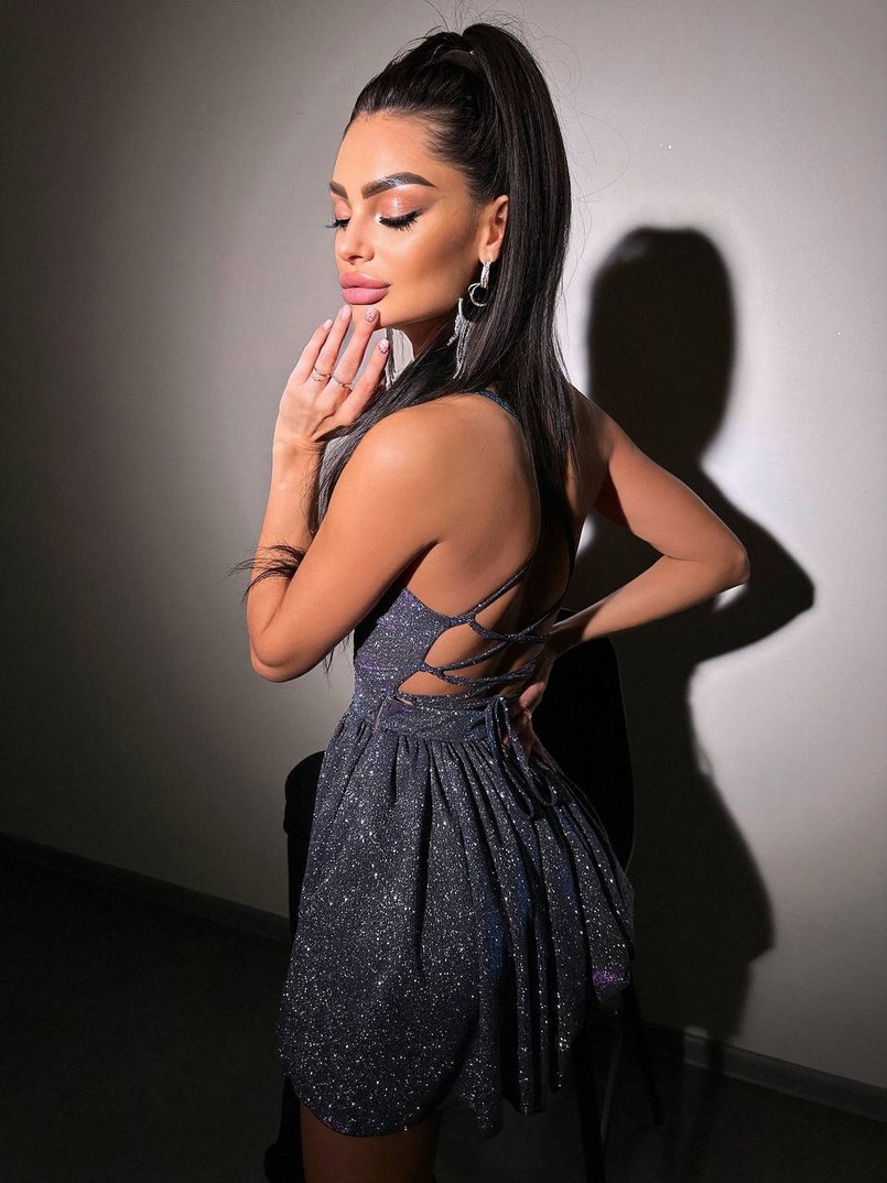 Блискуча сукня з пишною спідницею та шнурівкою на спинці | PUSHKA SHOP