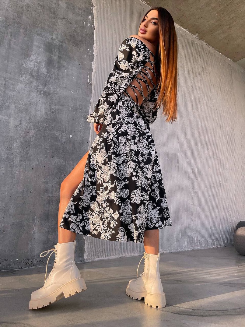 Улюблена сукня-міді зі шнурівкою на спинці та розрізом на ніжці Улюблена сукня-міді зі шнурівкою на спинці та розрізом на ніжці | PUSHKA SHOP