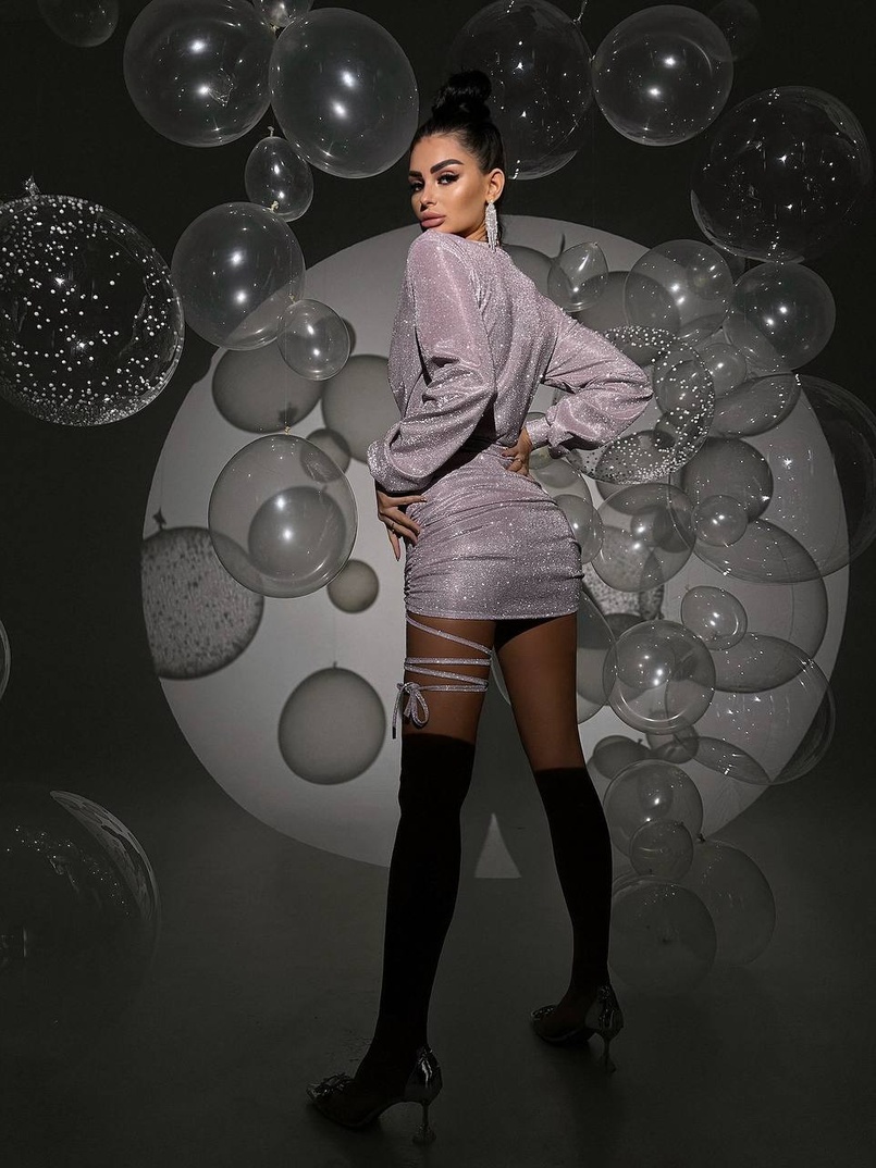 Сяюча сукня міні із завʼязкою на ніжці Сяюча сукня міні із завʼязкою на ніжці | PUSHKA SHOP