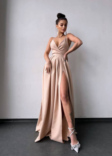 Сукня максі на тонких бретелях з розрізом на спідниці  | PUSHKA SHOP