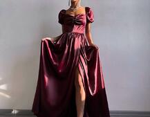 Атласна сукня максі із розрізом на спідниці Атласна сукня максі із розрізом на спідниці | PUSHKA SHOP