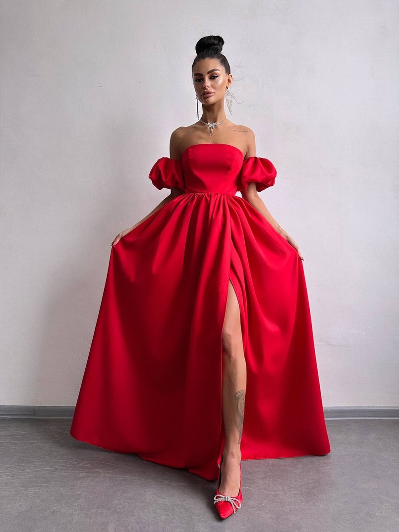 Сукня максі  з розрізом на спідниці та об’ємними рукавами  Сукня максі  з розрізом на спідниці та об’ємними рукавами  | PUSHKA SHOP