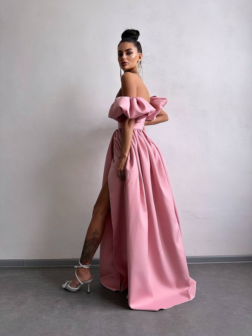 Сукня максі  з розрізом на спідниці та об’ємними рукавами  Сукня максі  з розрізом на спідниці та об’ємними рукавами  | PUSHKA SHOP