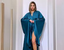 Шовковий халатик із розкльошеними рукавами Шовковий халатик із розкльошеними рукавами | PUSHKA SHOP