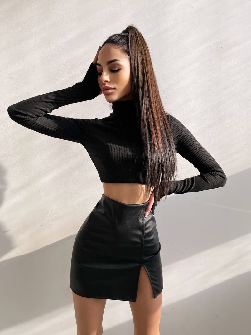 Комплект:  трикотажный топ с высоким горлом + юбка с эффектом крокодиловой кожи  | PUSHKA SHOP