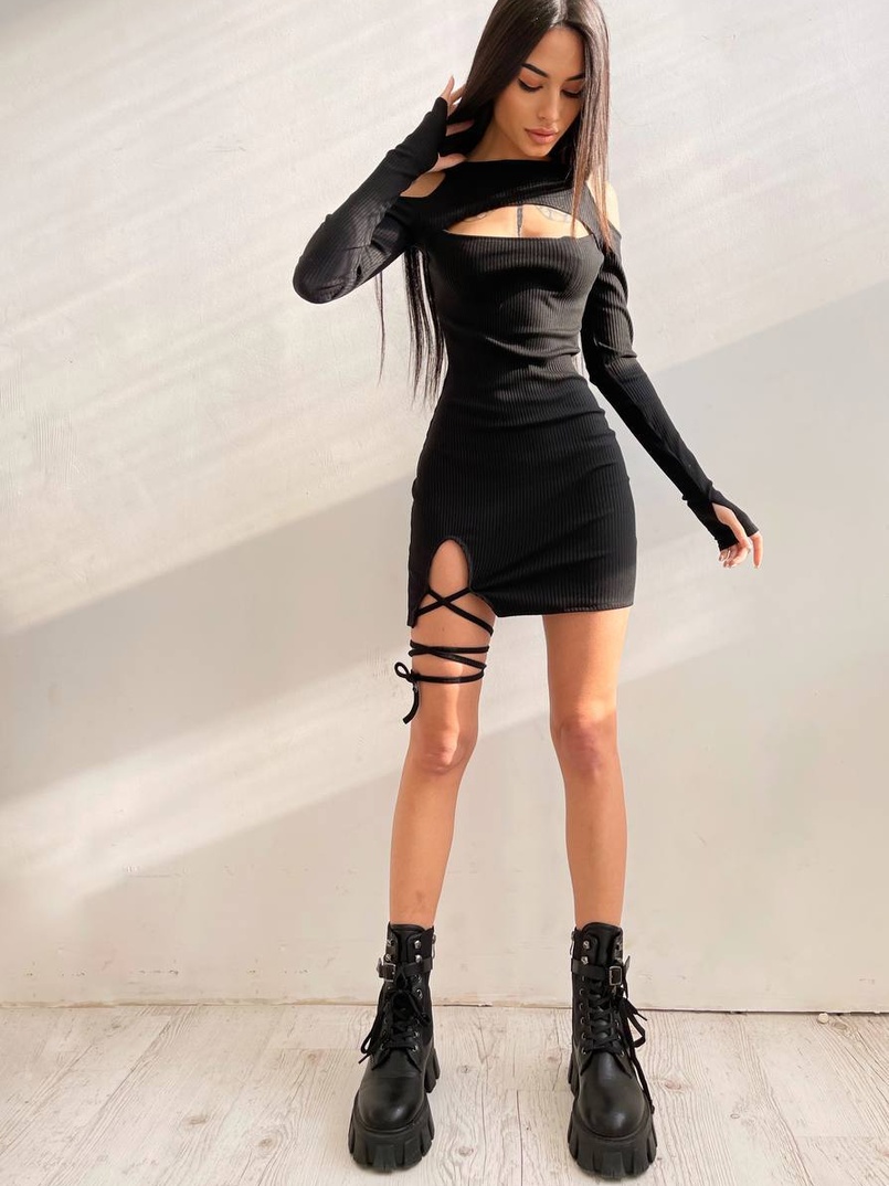 Трикотажне плаття по фігурі зі шнурівкою на ніжці Трикотажне плаття по фігурі зі шнурівкою на ніжці | PUSHKA SHOP