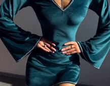 Оксамитова сукня,  декорована стразами з розкльошоними рукавами  Оксамитова сукня,  декорована стразами з розкльошоними рукавами  | PUSHKA SHOP