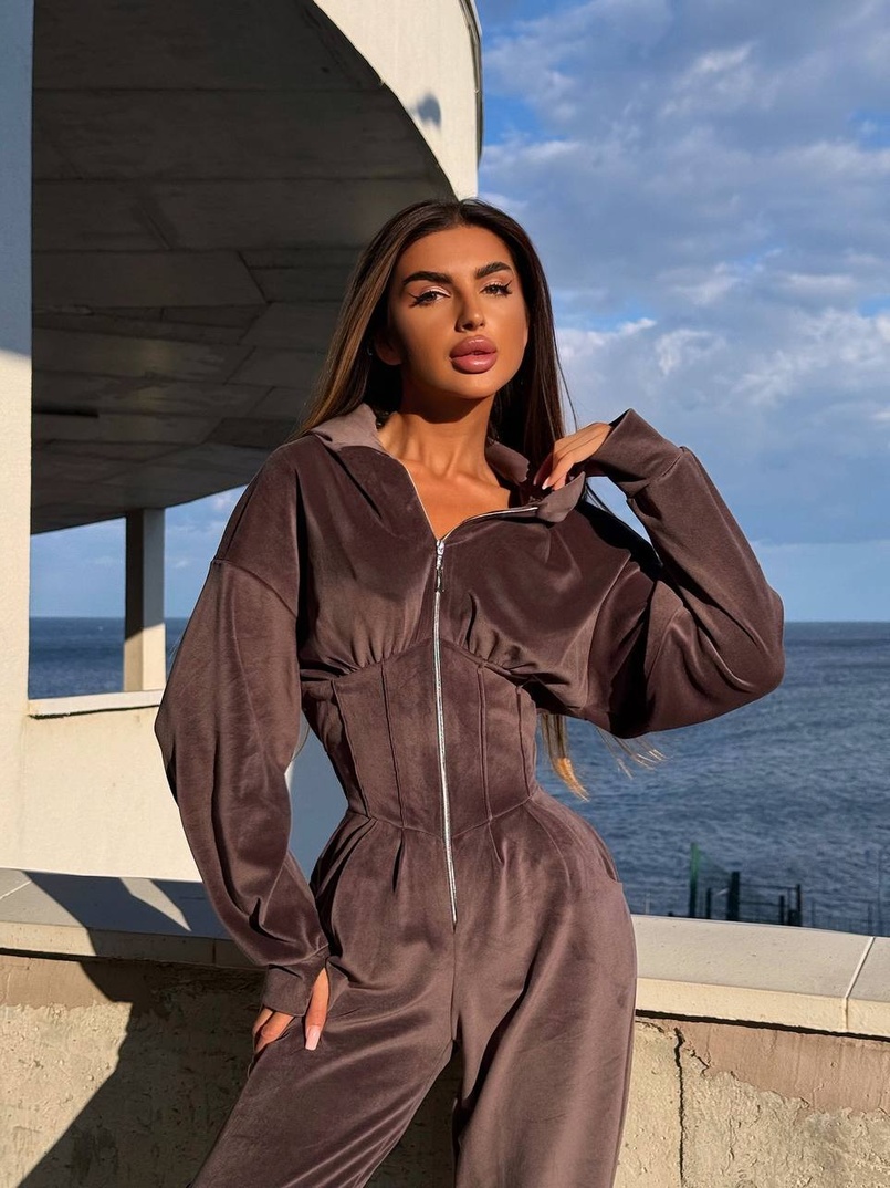 Велюровий комбінезон з елементами корсету Велюровий комбінезон з елементами корсету | PUSHKA SHOP