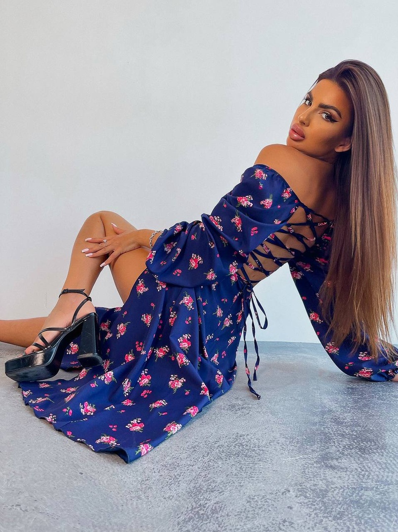 Сукня -міді зі шнурівкою на спинці та розрізом на ніжці Сукня -міді зі шнурівкою на спинці та розрізом на ніжці | PUSHKA SHOP