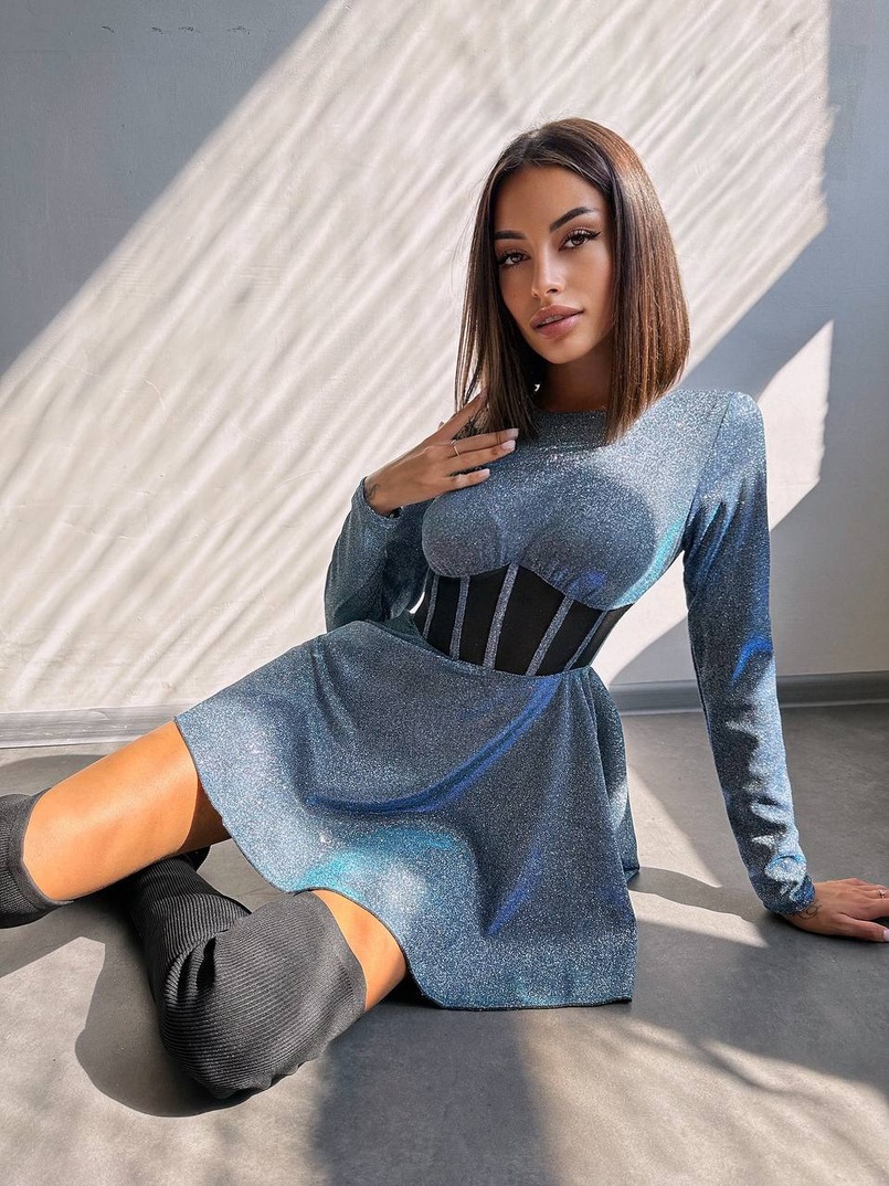 Приталена блискуча сукня з корсетною вставкою та пишною спідницею-сонцем Приталена блискуча сукня з корсетною вставкою та пишною спідницею-сонцем | PUSHKA SHOP