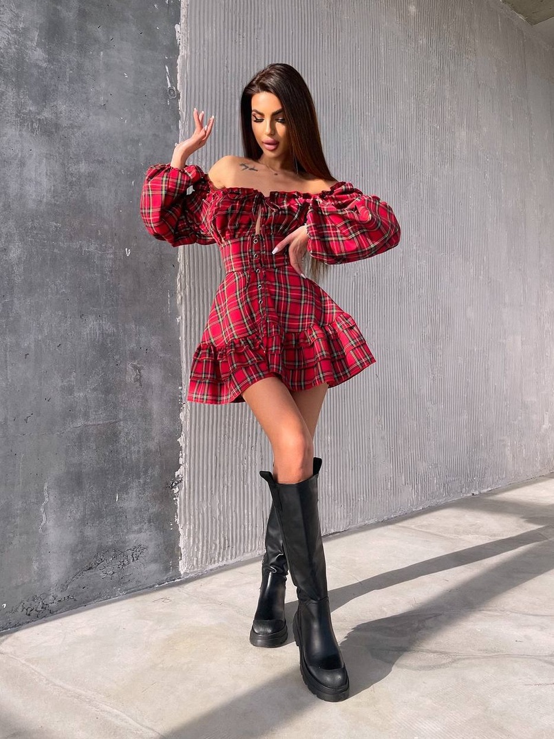 Сукня з об'ємними рукавами та пишною спідницею Сукня з об'ємними рукавами та пишною спідницею | PUSHKA SHOP