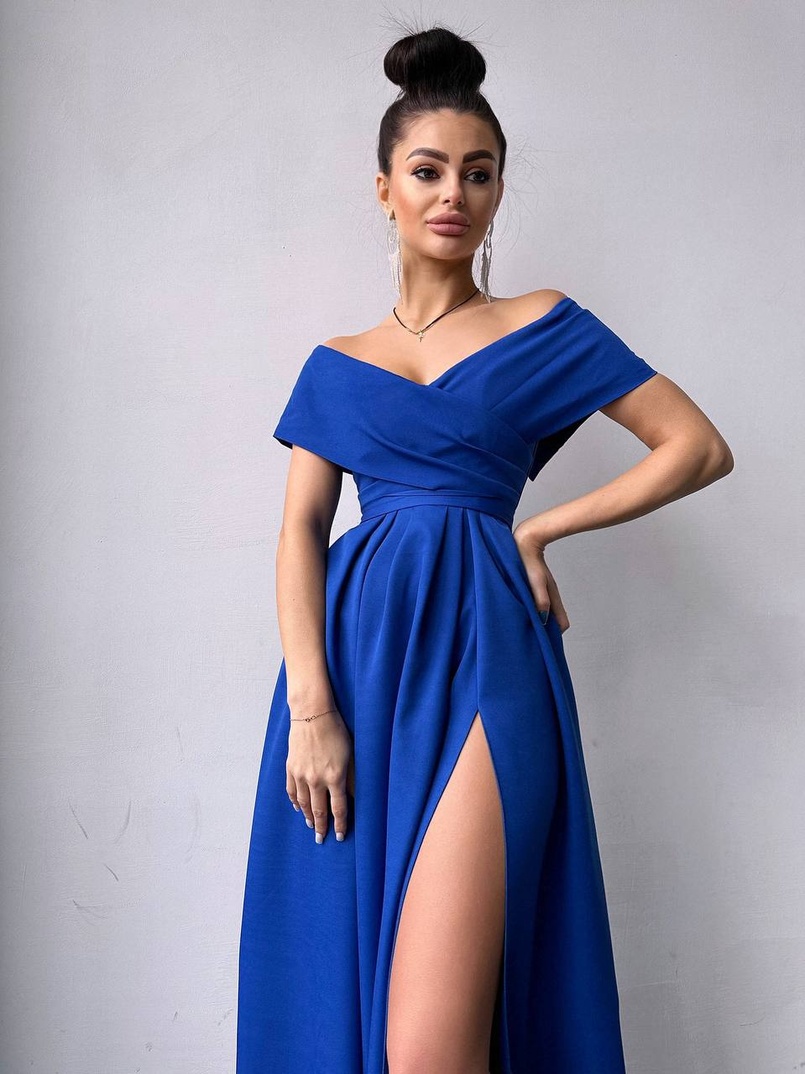 Сукня максі  з відкритими плечима та розрізом на спідниці Сукня максі  з відкритими плечима та розрізом на спідниці | PUSHKA SHOP