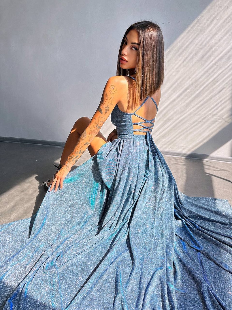 Сяюча сукня максі  зі шнурівкою на спинці Сяюча сукня максі  зі шнурівкою на спинці | PUSHKA SHOP