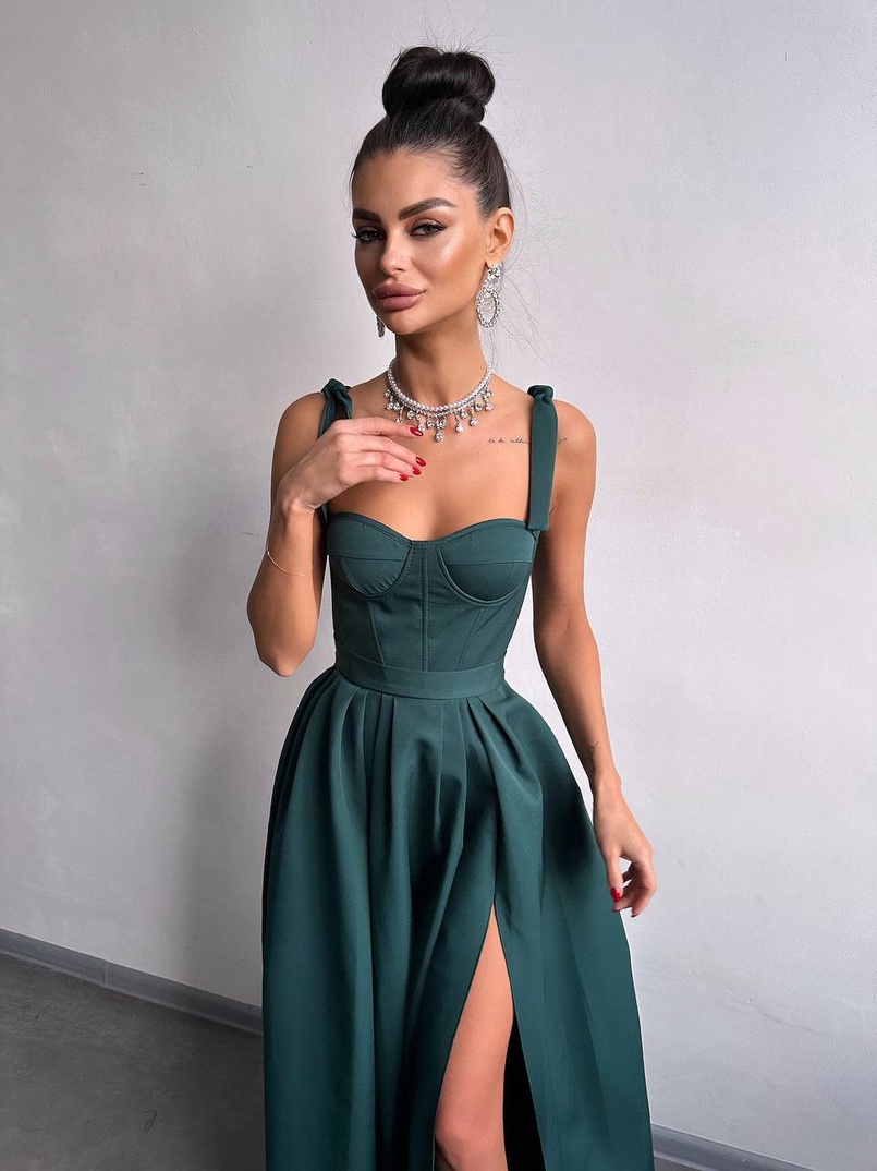 Сукня максі із чашечками та корсетним верхом Сукня максі із чашечками та корсетним верхом | PUSHKA SHOP