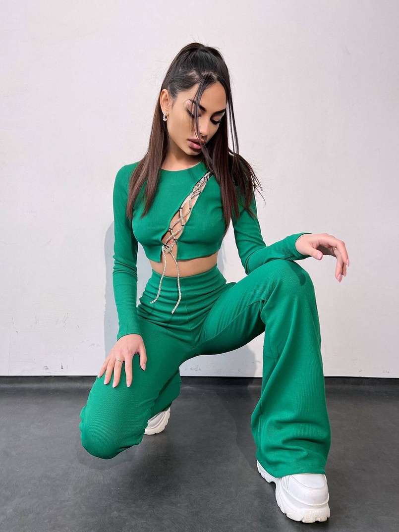 Комплект : штани кльош і топ декорований шнурком зі стразами  Комплект : штани кльош і топ декорований шнурком зі стразами  | PUSHKA SHOP