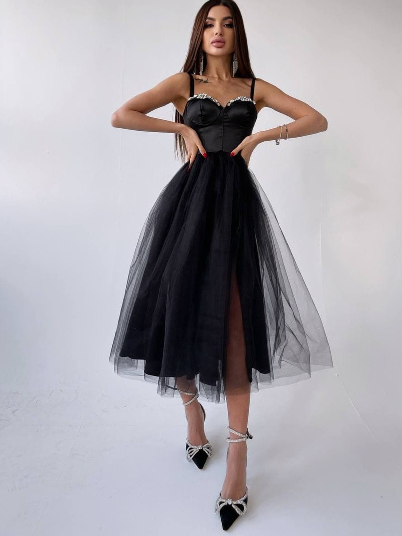 Платье-бюстье с чашечками и пышной юбкой , декорированное стразами  Платье-бюстье с чашечками и пышной юбкой , декорированное стразами  | PUSHKA SHOP