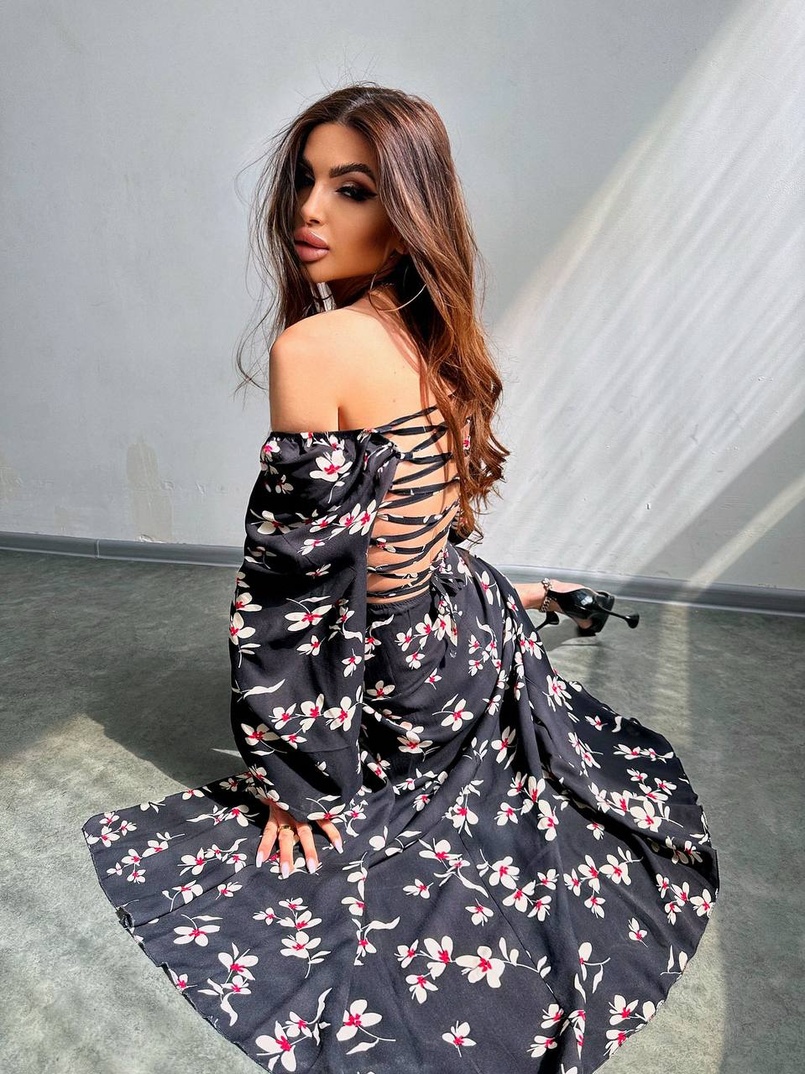 Сукня -міді зі шнурівкою на спинці та розрізом на ніжці Сукня -міді зі шнурівкою на спинці та розрізом на ніжці | PUSHKA SHOP