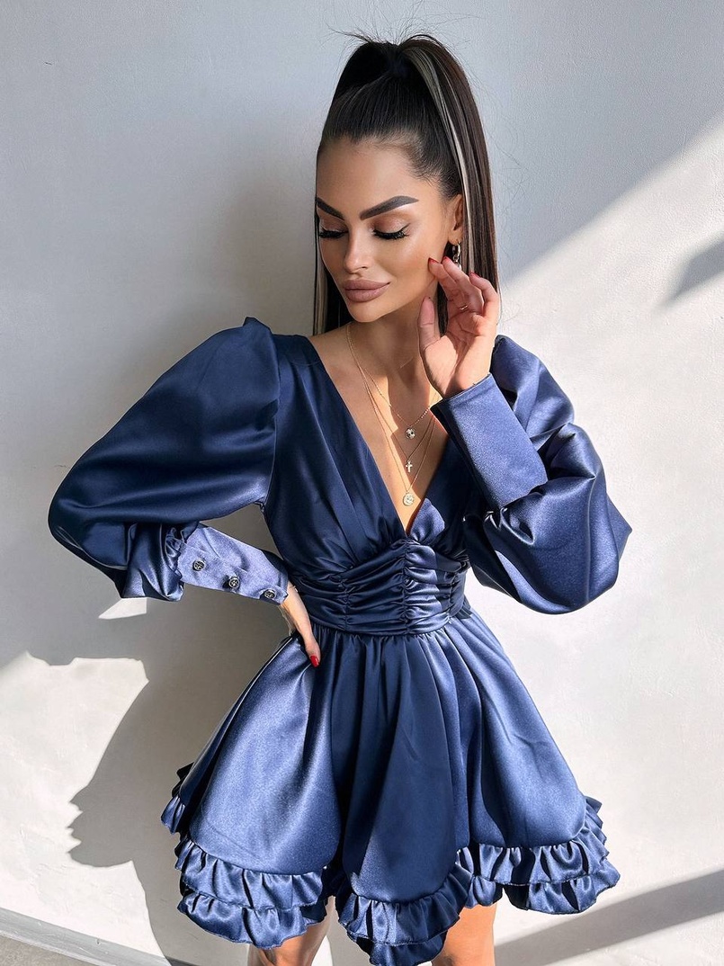 Атласна сукня з пишною подвійною спідницею та об‘ємними рукавами Атласна сукня з пишною подвійною спідницею та об‘ємними рукавами | PUSHKA SHOP