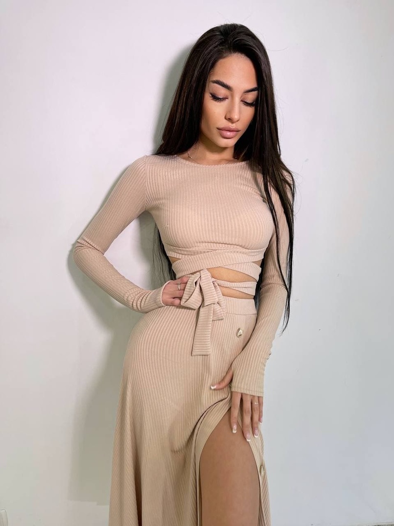 Трикотажный комплект: юбка  миди с разрезом + топ с завязками на талии  Трикотажный комплект: юбка  миди с разрезом + топ с завязками на талии  | PUSHKA SHOP